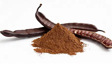 Poudre et gousses de caroube marocaine